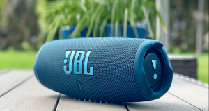 How do crooks steal Peugeot and Toyota cars using JBL wireless speakers?