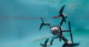 Китайские ученые представили прототип дрона, который может летать и плавать