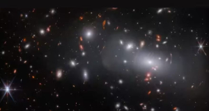 Ученые обнаружили небольшую галактику, в которой очень быстро образуются новые звезды: Почему это важно?