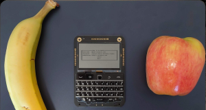 Apple-sized Beepberry: a pocket computer for hackers has been introduced