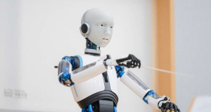 Робот-андроид EveR-6 дирижировал настоящим оркестром: Он восхитил и зрителей, и критиков (фото, видео)