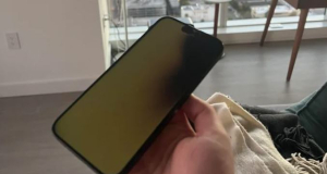 iPhone 15 Pro melts from inside due to overheating