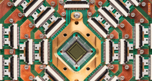 Американские ученые создали микрочип для расчетов ИИ, выполняемых со скоростью света