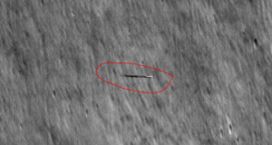 На орбите Луны был обнаружен летающий объект, напоминающий доску для серфинга: Что это на самом деле?