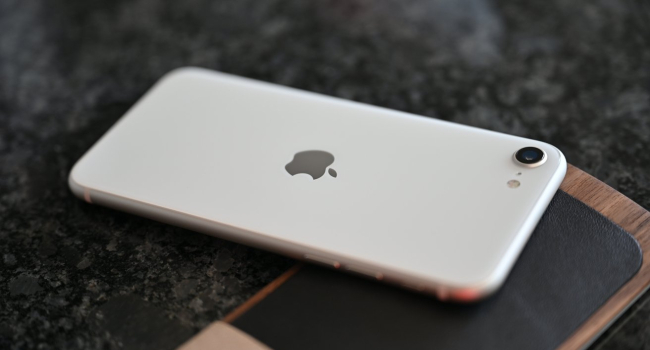 Какими моделями iPhone больше всего довольны пользователи и почему в их числе нет новых моделей?