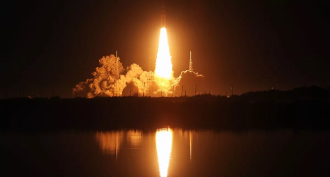 Беспилотная лунная миссия NASA Artemis 1 успешно запущена: В 2025 и 2027 годах SpaceX высадит астронавтов на Луну