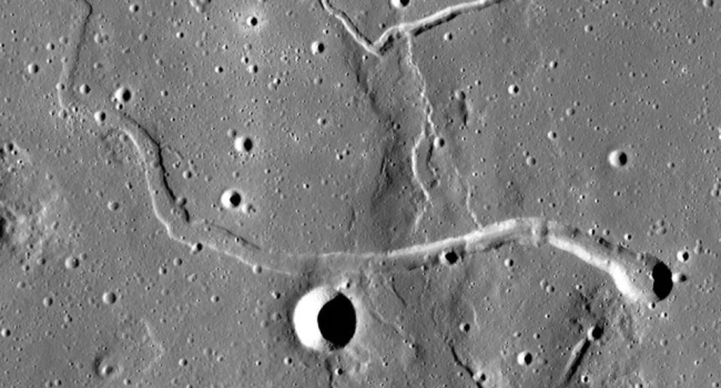 NASA нашла на Луне пещеру с комфортной температурой: В ней могут жить астронавты