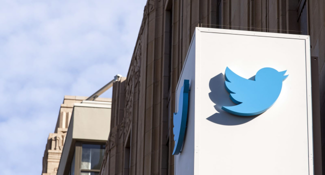 Бывшие инженеры подали в суд на Twitter