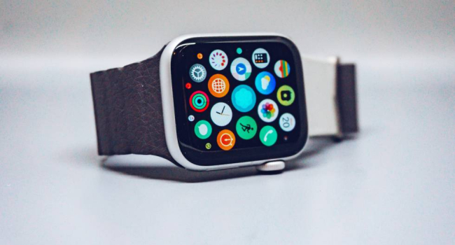 Новые часы Apple смогут измерять уровень глюкозы в крови без прокола кожи
