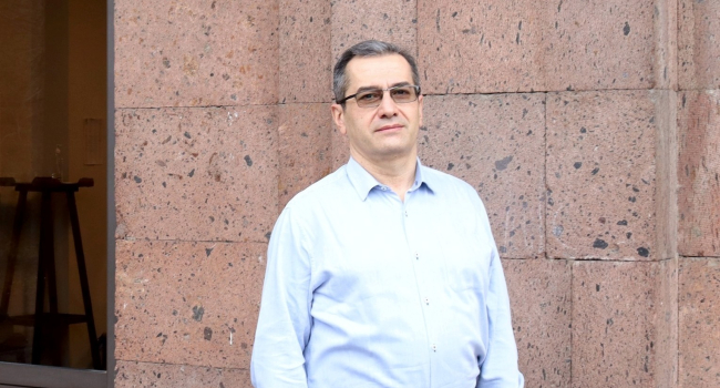 Возможно, не институты надо присоединять к вузам, а наоборот – директор Института геологических наук