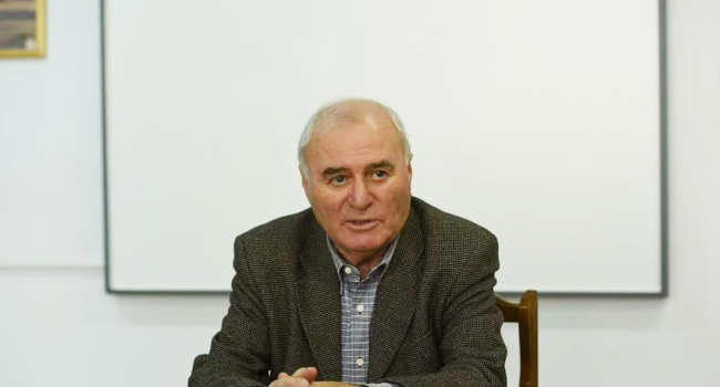 Академия с первых дней независимости стала головной болью для властей, и они ищут пути от нее избавиться – декан