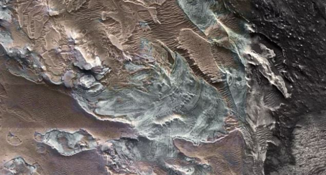 Signs of ‘young’ glacier discovered near Mars equator