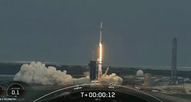 SpaceX launches a spaceship with tourists: they will spend 8 days in ISS (video)