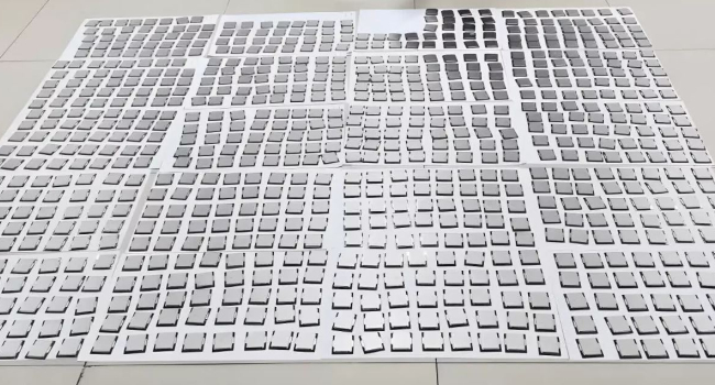 Контрабандисты пытались провезти в Китай 780 процессоров Intel, спрятав их в двигателе автомобиля
