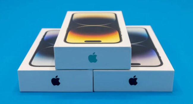 Мужчина украл 33 iPhone, продал их и на эти деньги купил машину своей девушке