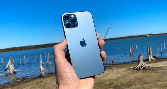 Дайвер нашел на дне реки iPhone 12, который находился там 3 месяца: Смартфон включился и работает