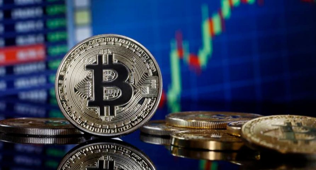 Цена биткойна достигла $50 000 впервые с 2021 года