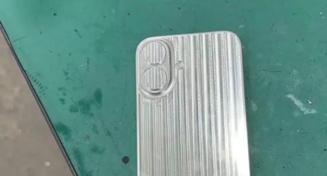Опубликована первая фотография макета iPhone 16, подтверждающая новый дизайн камеры