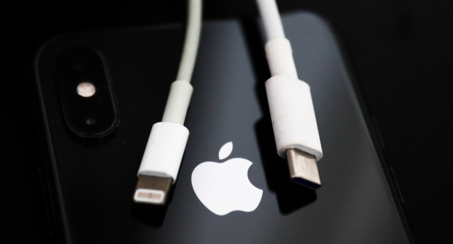 В России 17-летний мальчик погиб из-за удара током от шнура зарядки iPhone