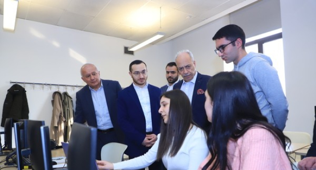 Մխիթար Հայրապետյանն այցելել է «Սինոփսիս Արմենիա», ծանոթացել ընկերության գործունեությանը