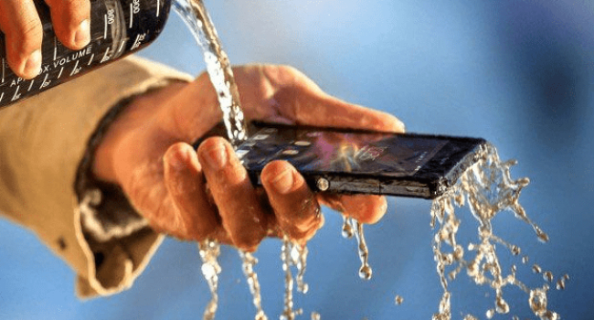 How to understand how protected a smartphone is from water and dust?