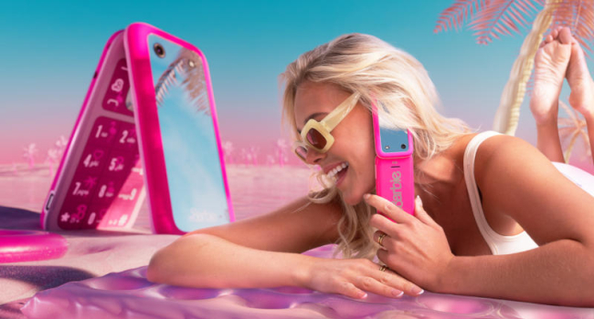 Barbie Phone: HMD представила розовую кнопочную раскладушку за $129 (фото)