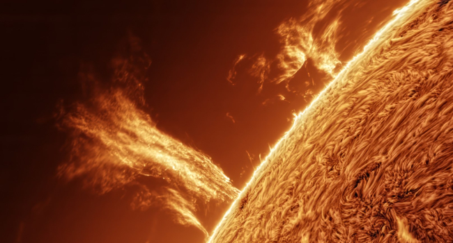 Two flares erupt on Sun with two clouds of plasma heading toward Earth