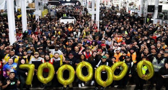 Tesla поставила свой 7-миллионный электромобиль и превзошла прогнозы по выручке за квартал