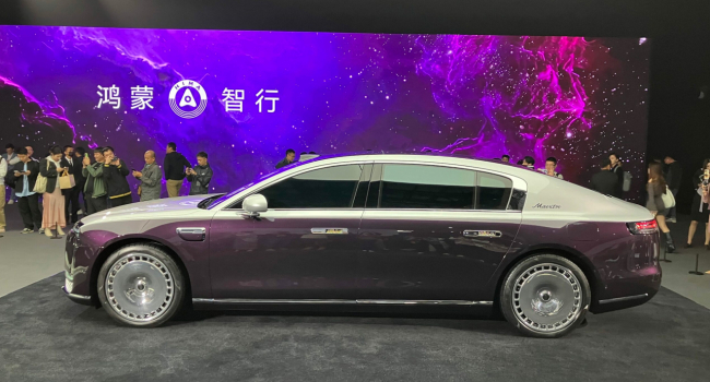 Huawei introduces the Maextro S800 electric business sedan
