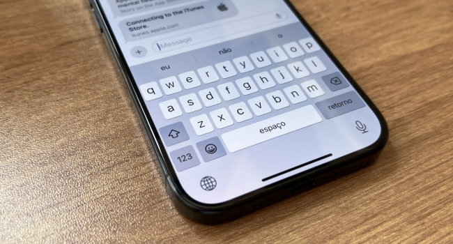 How to make the iPhone keyboard smaller for one-handed typing