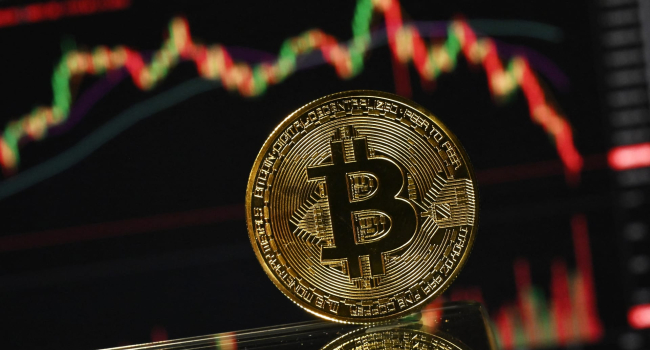 Отскок биткоина завершился? Цена зависла около $66 000
