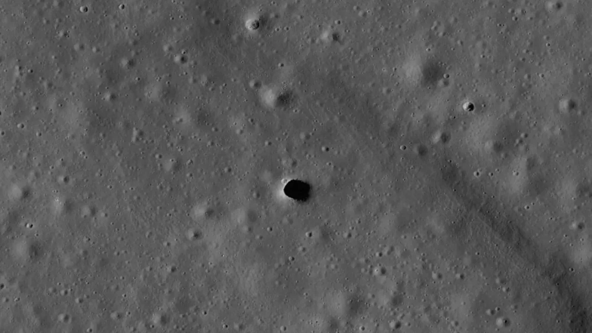 На Луне нашли возможный вход в гигантскую пещеру: NASA проверит, что скрывается под поверхностью