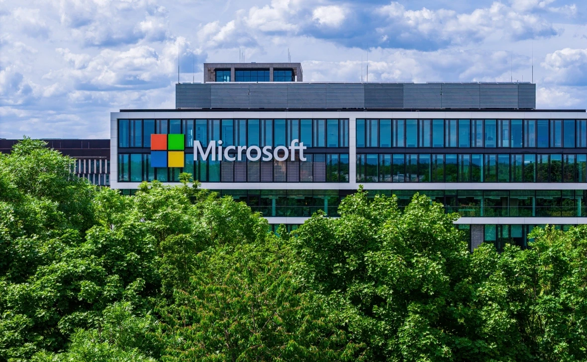 Microsoft sets revenue record for tenth consecutive quarter