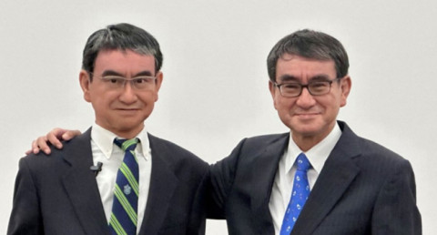 Japan creates robotics copy of minister. What is its purpose?