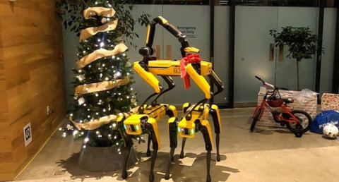 3 Spot robots decorate Christmas tree: Funny video from Boston Dynamics