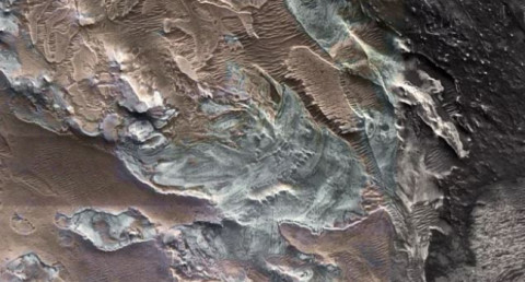 Signs of ‘young’ glacier discovered near Mars equator