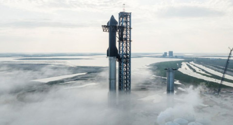 Исторический запуск SpaceX Starship отложили: Возникли проблемы с первой ступенью, зато стартовую площадку не взорвали