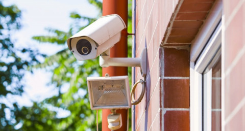 How to hack smartphones using surveillance cameras?
