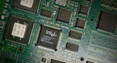 В процессорах Intel нашли критическую уязвимость: Она открывает доступ к паролям и конфиденциальным данным
