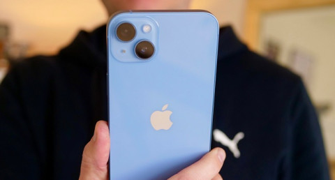 China woman chews off metal wire to steal iPhone 14 Plus from store