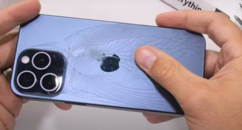 Пользователи iPhone 15 заметили новую проблему: Стеклянную панель очень легко разбить