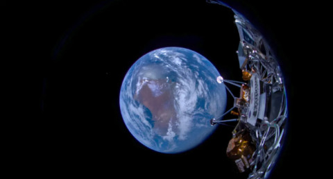 American Nova-C lunar lander sent the first pictures from space