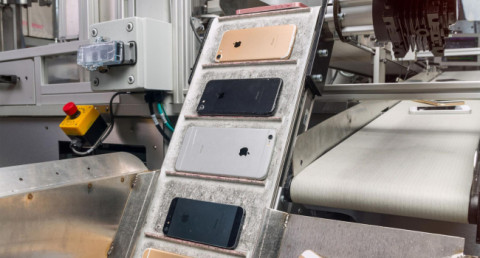 Вместо того, чтобы уничтожить почти 100 000 старых iPhone, канадская компания продала их в Китае