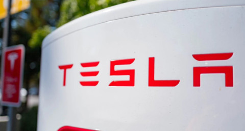 Цена акций Tesla выросла сразу на 22%