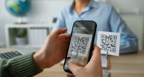 Скрытая угроза у всех на виду: Чем опасны QR-коды в общественных местах?