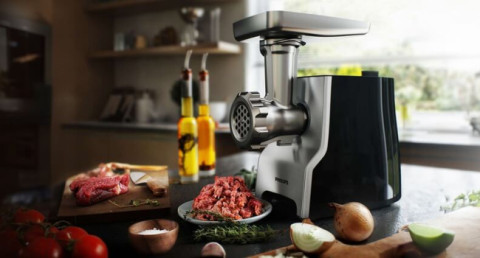 How to choose an electric meat grinder for home: A guide to features and models