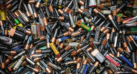 Throwing batteries in the trash is dangerous: Why it can cause fires