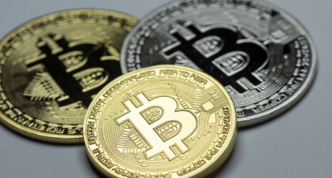 Bitcoin falls below $71,000, stocks close at lows: Hopes for rate cuts in 2026 fade