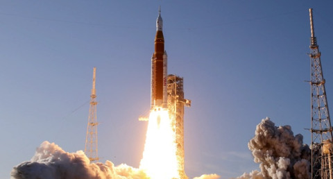 Исторический старт миссии Artemis 2: Как NASA отправила четырёх астронавтов к Луне — и как следить за происходящим в прямом эфире