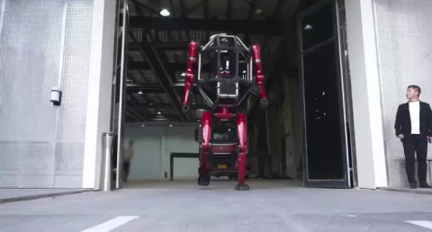 Giant piloted transformer robot GD01 unveiled with a $574,000 price tag